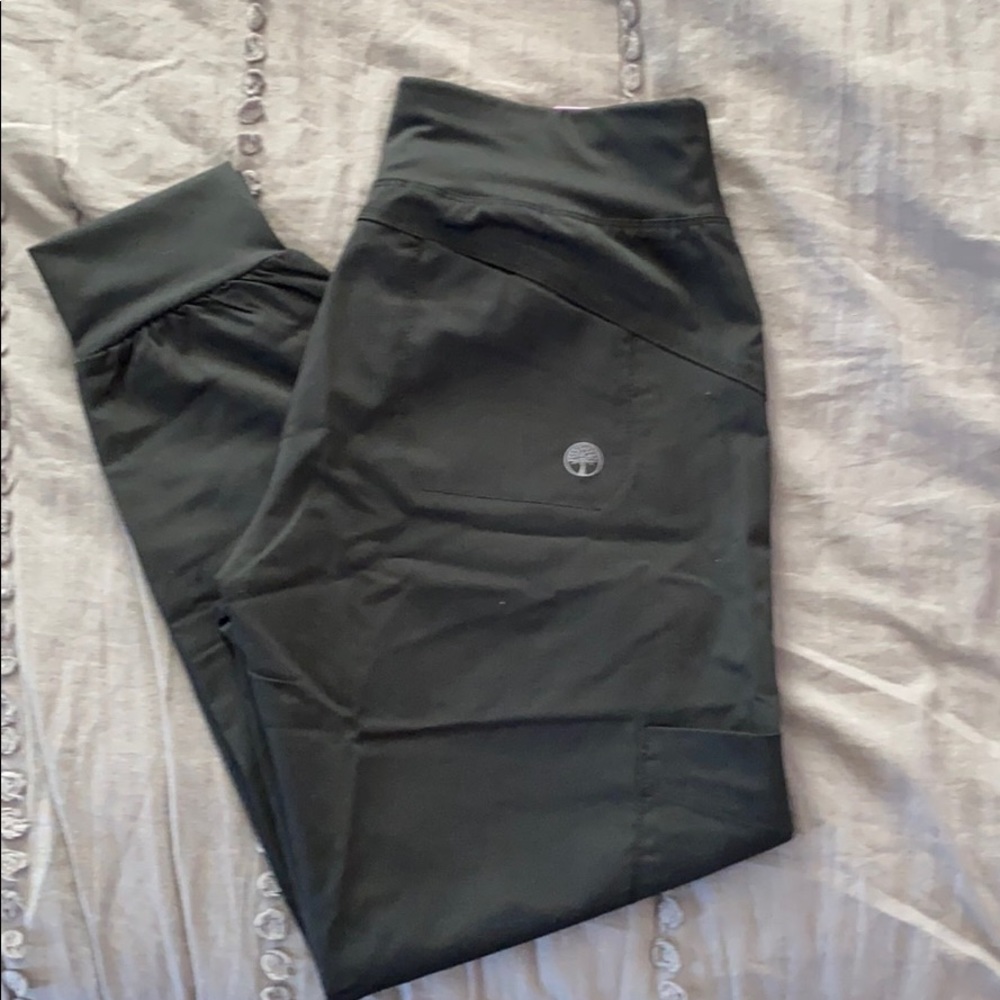 Women’s Healing Hands Purple Label scrub joggers